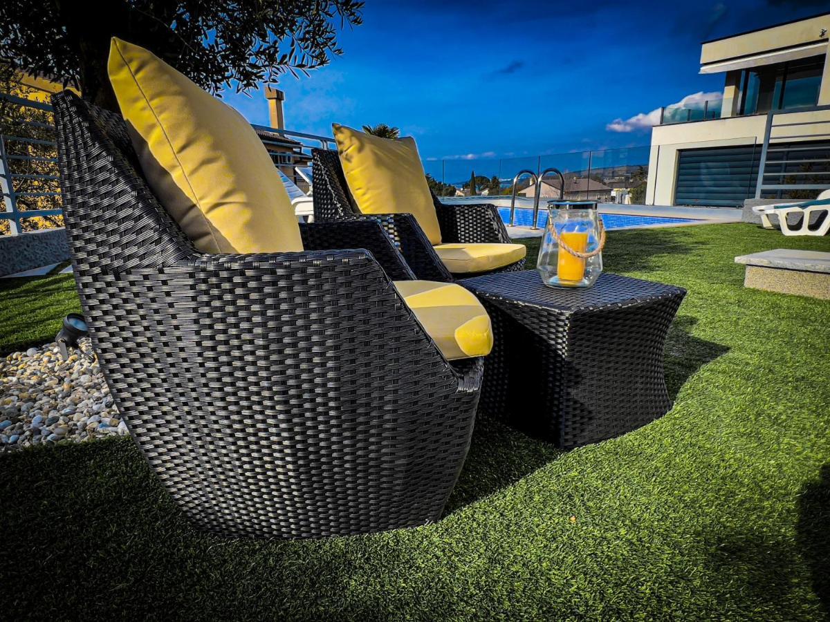 Villa Mirno More Apartments Malinska Exterior photo