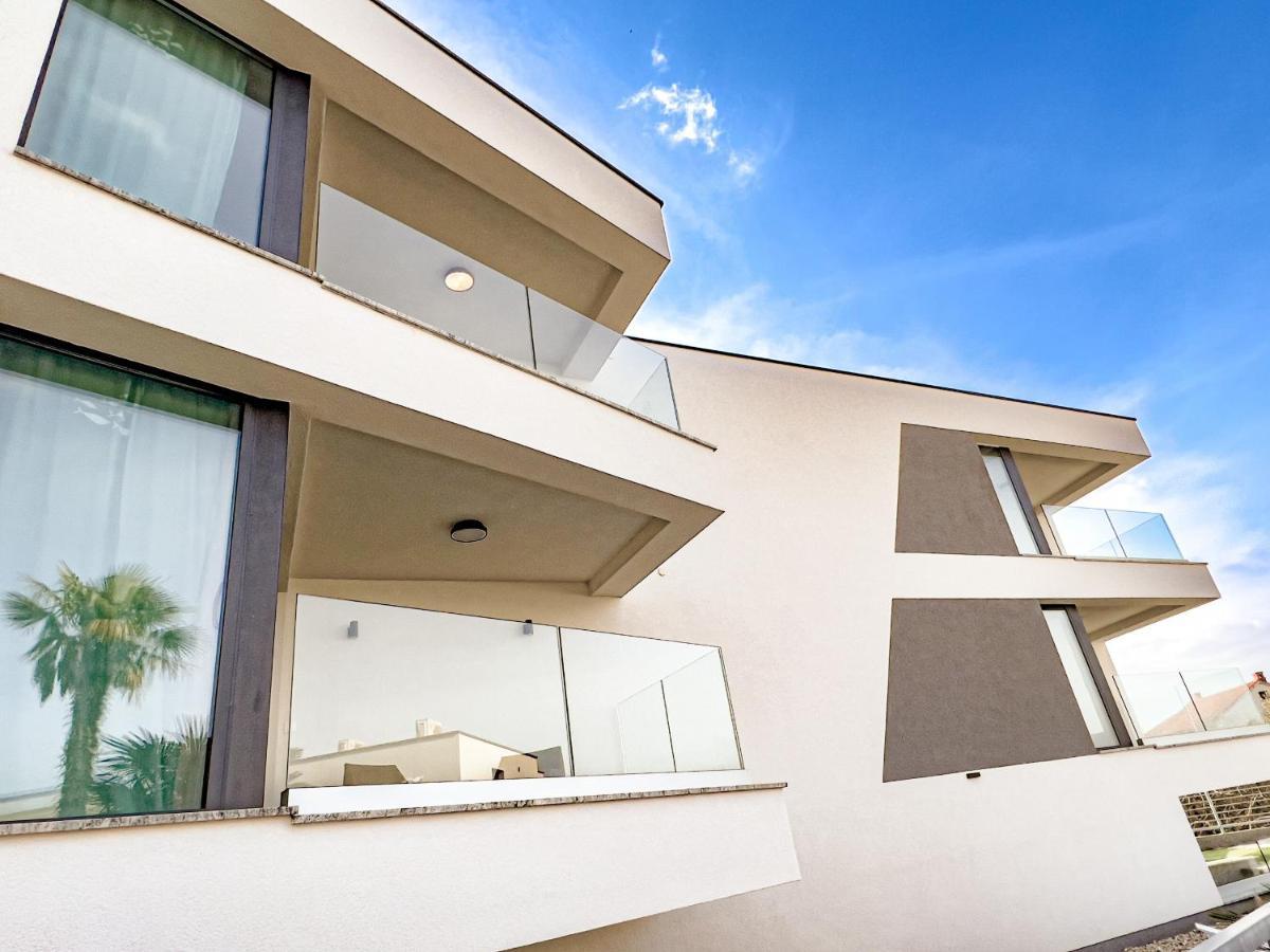 Villa Mirno More Apartments Malinska Exterior photo