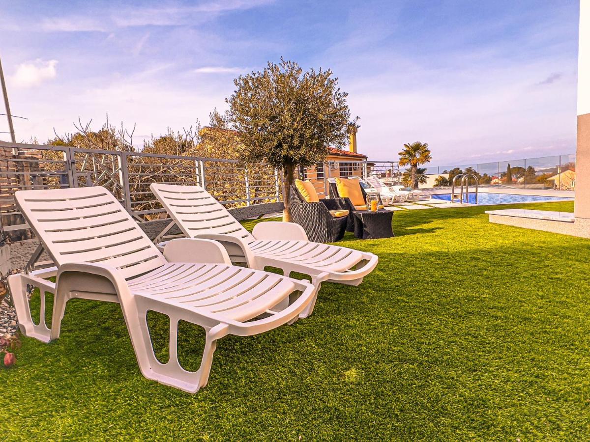 Villa Mirno More Apartments Malinska Exterior photo