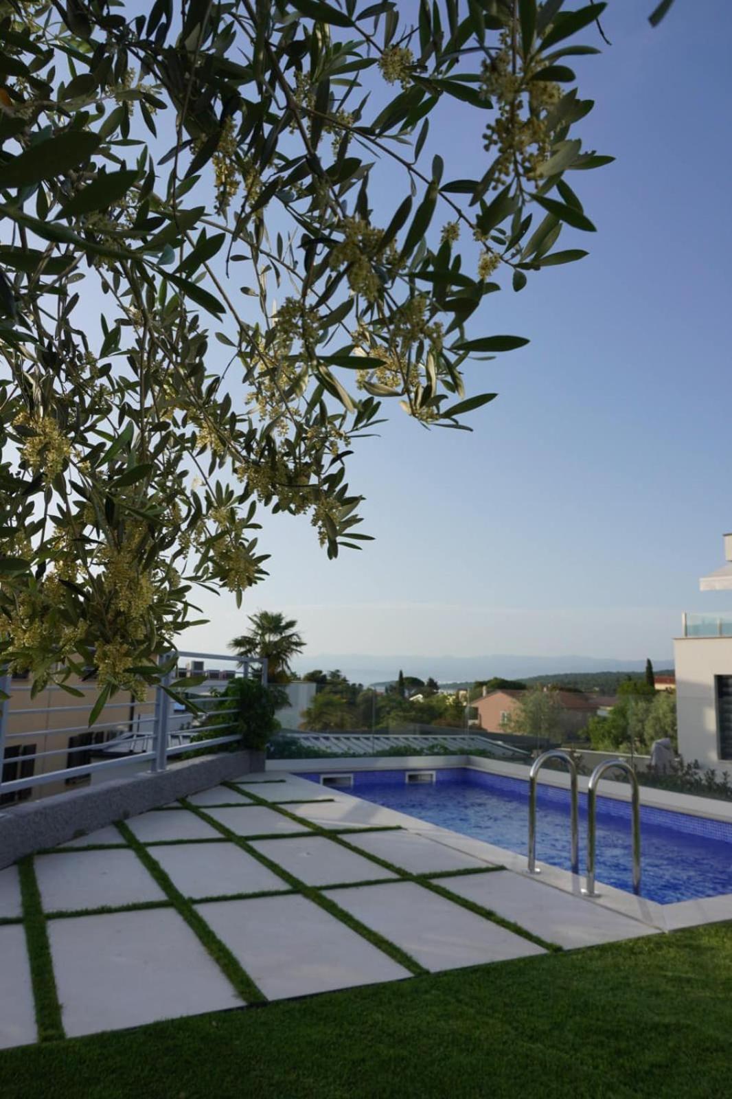 Villa Mirno More Apartments Malinska Exterior photo